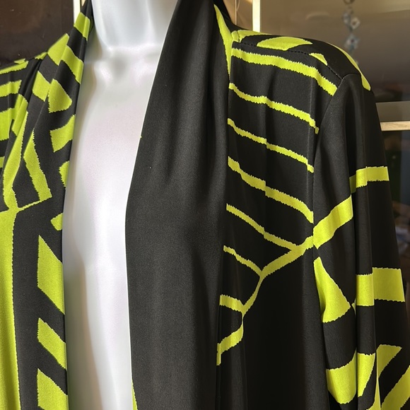 Frank Lyman Design Cardigan - Picture 3 of 10